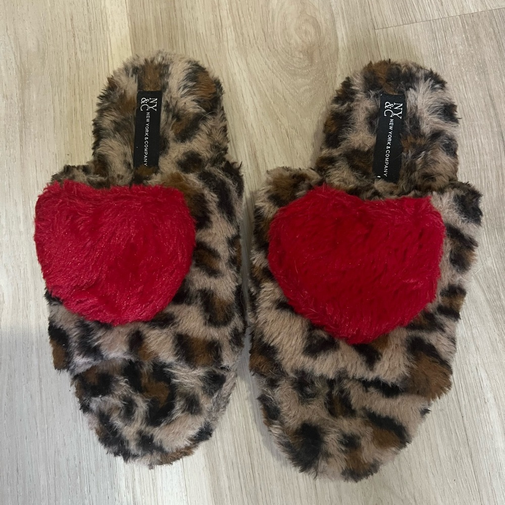 NY&C Leopard Print Slippers with Red Heart Size 8
